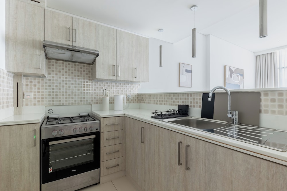 Stylish One-Bedroom Oasis Palm Location