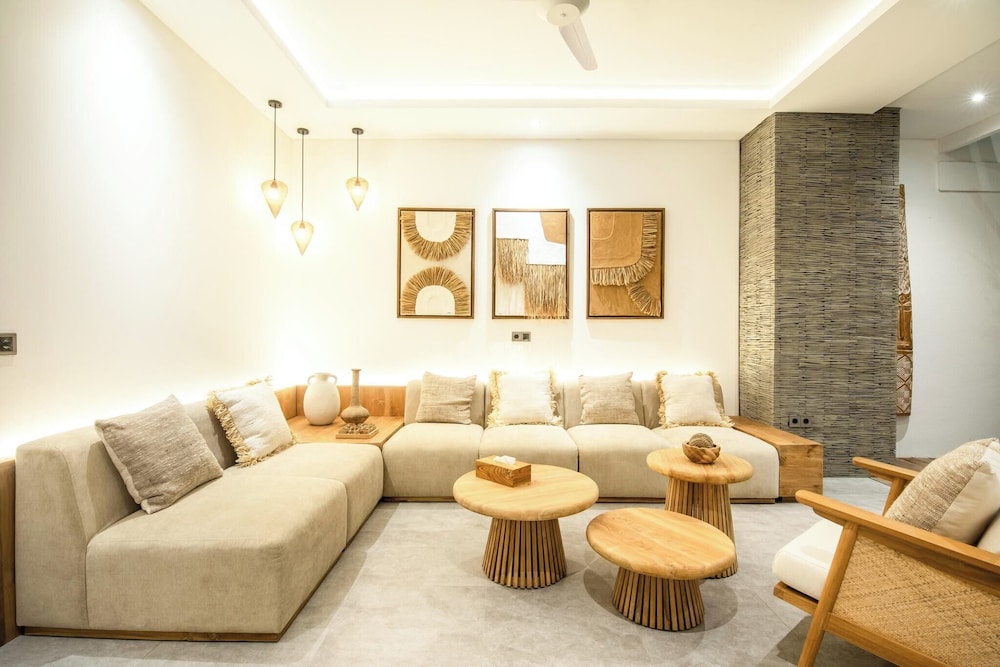 Brand New 4br Villa 400 to Finns Canggu