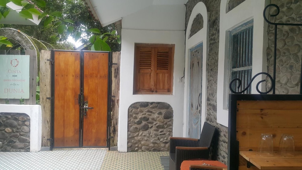 Ndalem Bebekan Guesthouse