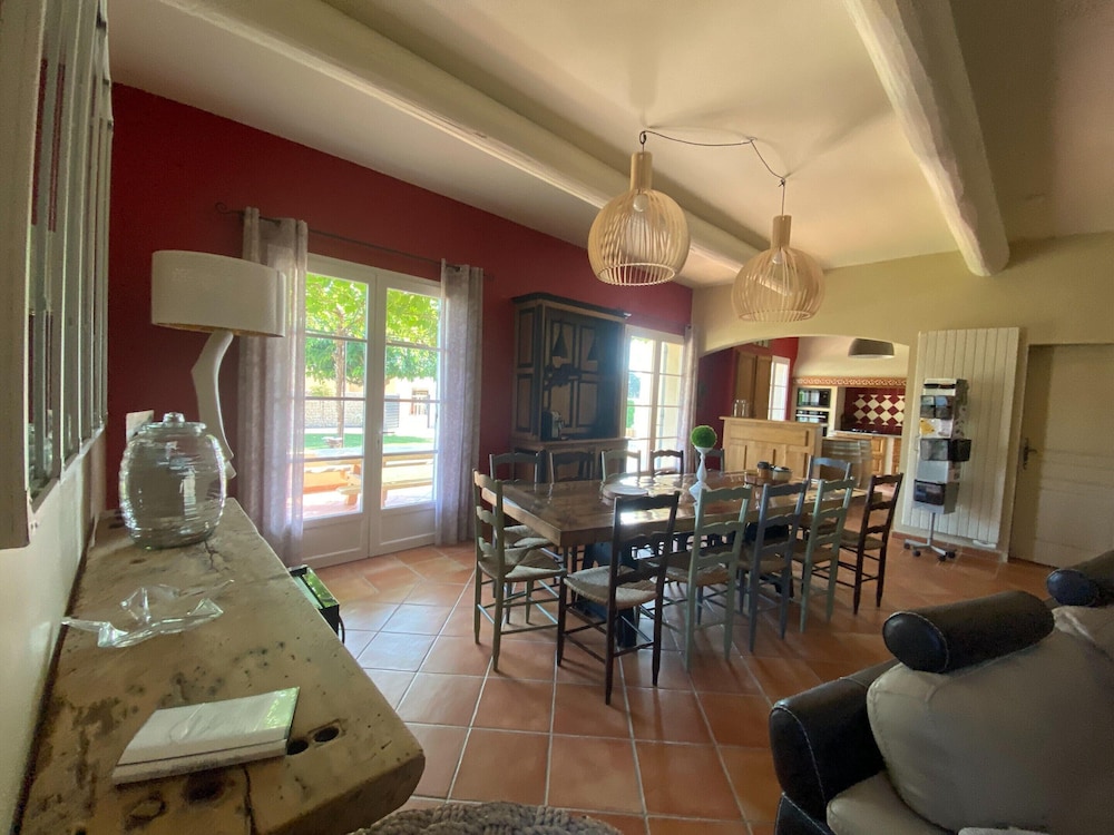 Farmhouse With Swimming Pool in Provence