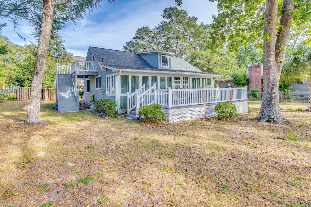 Walk to Ocean: Home w/ Deck in North Myrtle Beach