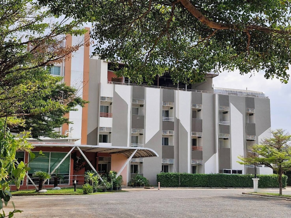 Hotel Tharakiree Place Hotel - Image 1