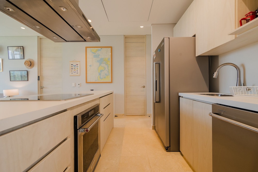 2BR 5 Guests Private Balcony and Shared Pool