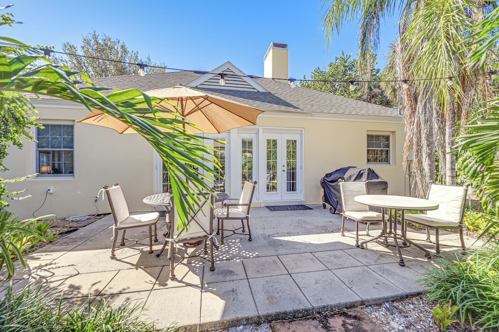 1 Block to Beach - Home w/ Pool in Old Naples!