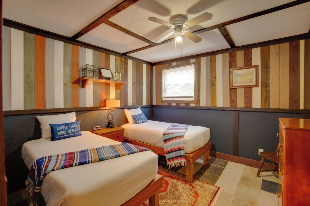 'cedar Pointe' - Peaceful Lake Cabin in Odessa