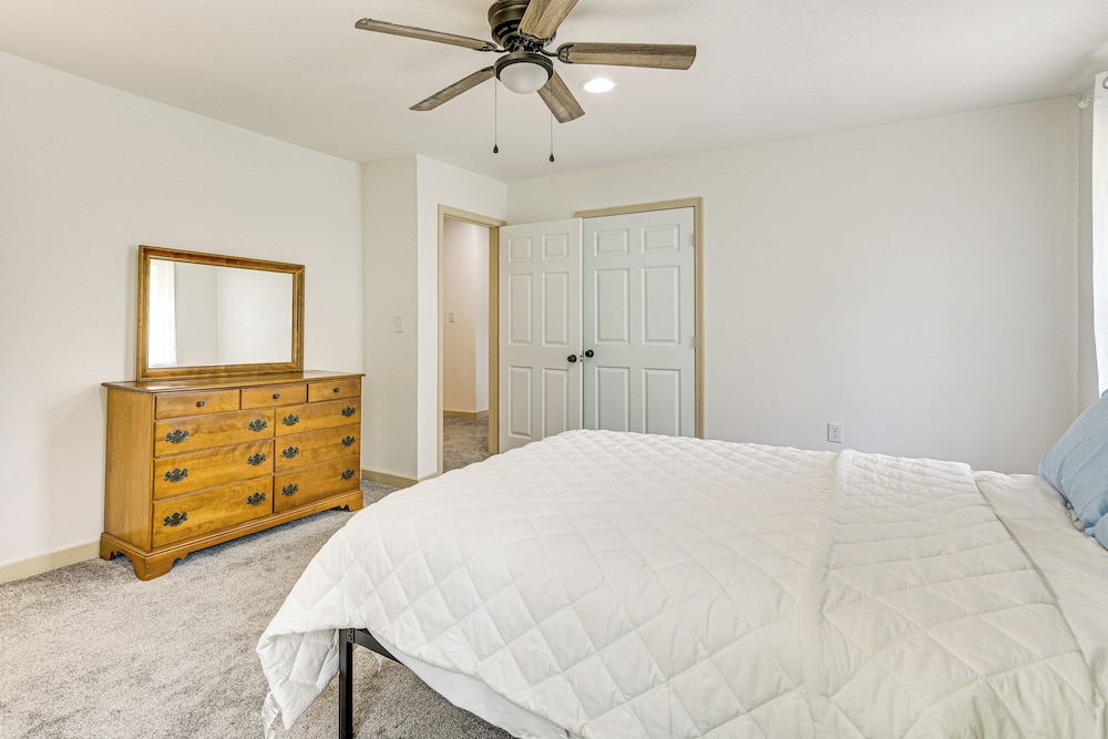 14 Mi to Dtwn: Secluded Stay in Murphy!