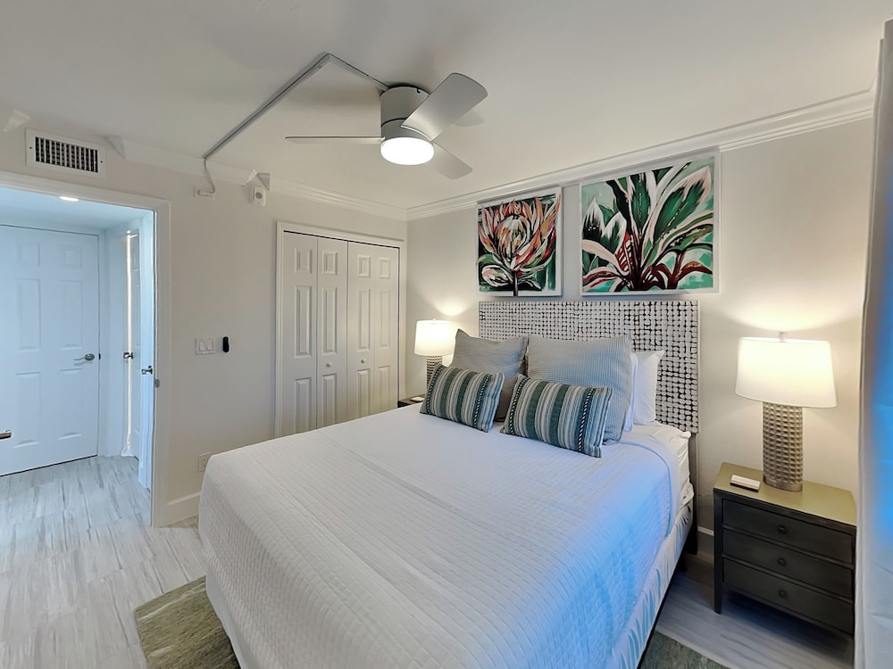 Seaside 4 by Distinctive Beach Rentals
