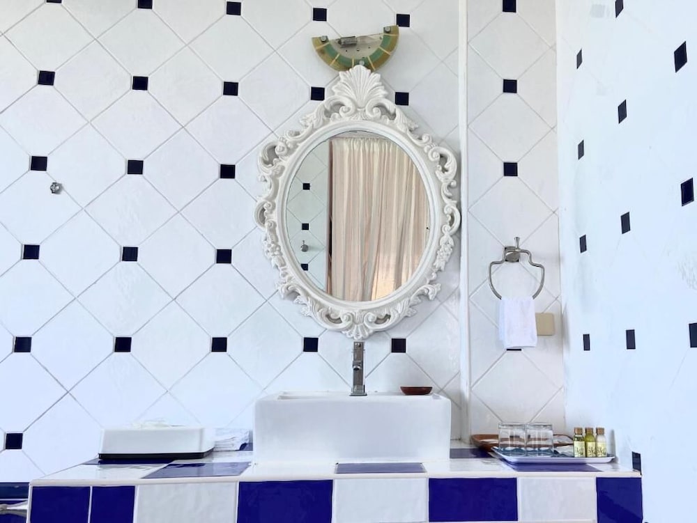 23.5 Blue B & B