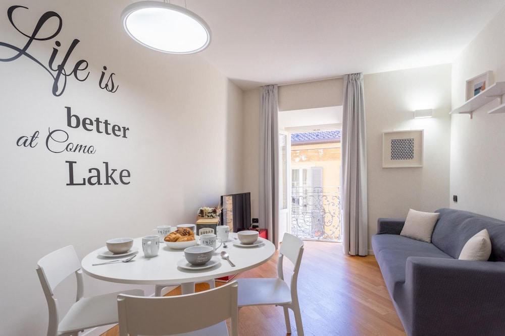 White Flat in Como City Center
