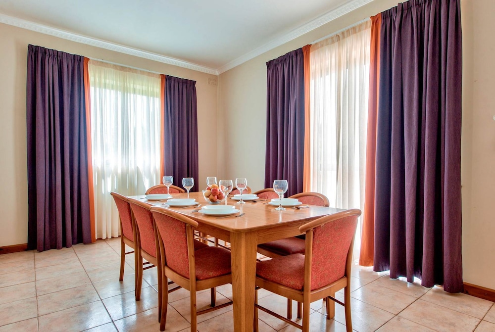 Villa Gardenia - 5 Bedroom Holiday Villa With Pool