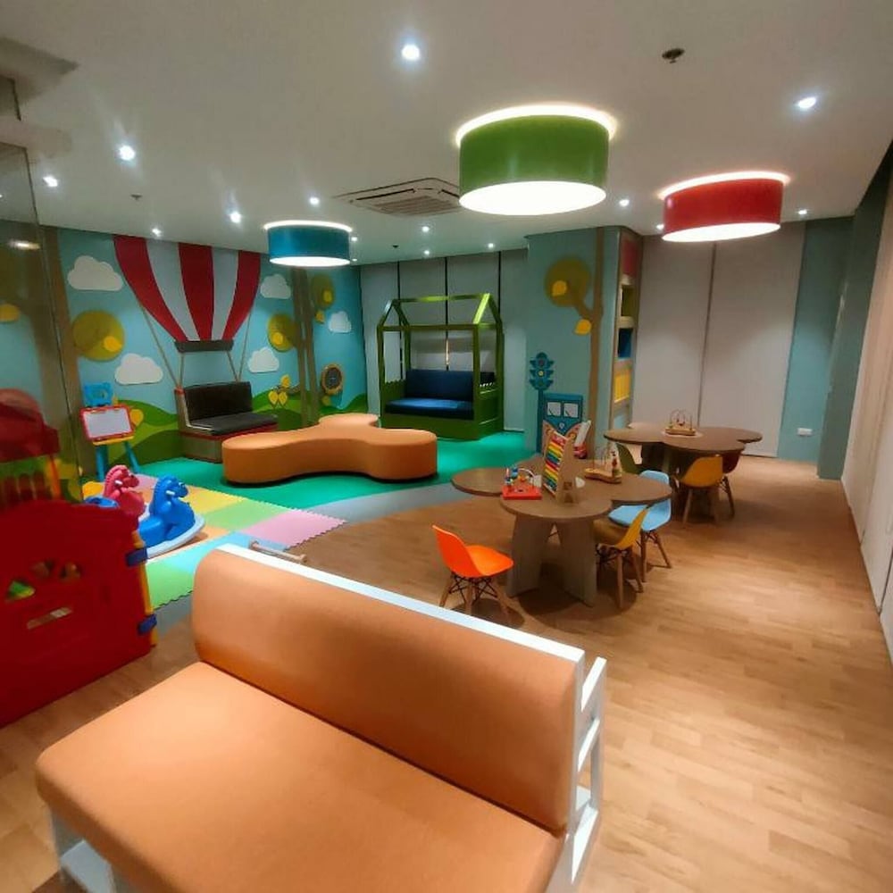 Cozy Iloilo City Condo With Shared Pool and Fitness Center
