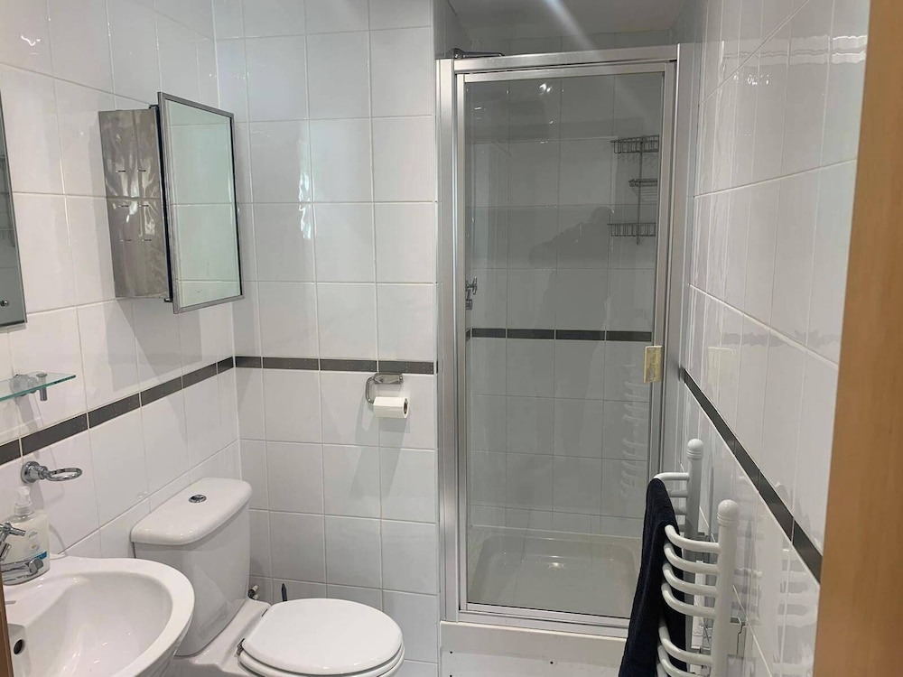 Central Liverpool Apartment-sleeps 6-free Parking