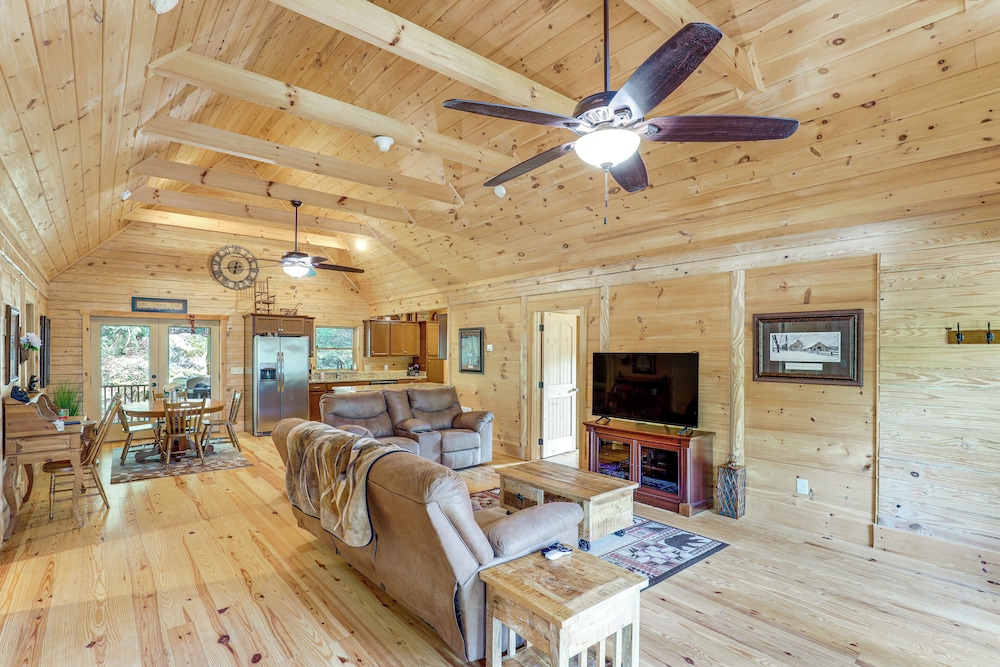 Explore Linville Falls: Cabin w/ Game Room + Deck!