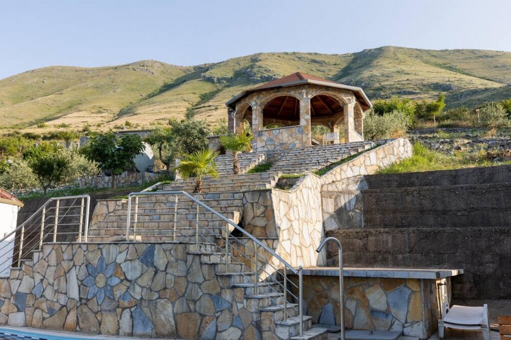 The Lake House 2 in Shkod r