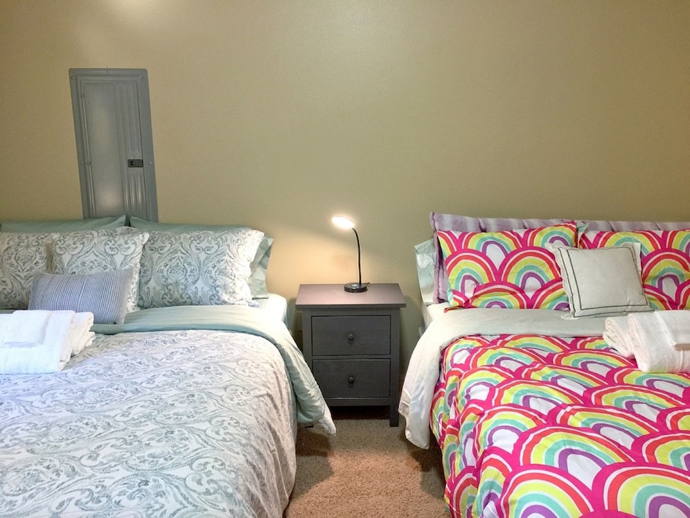 65GS - Hot Tub - Wi-Fi - Pets Ok - BBQ - Sleeps 10 view 3