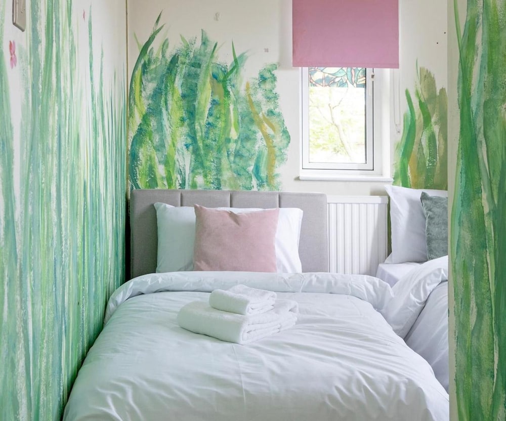 Charming Frome Retreat With 4 Bedrooms view 4