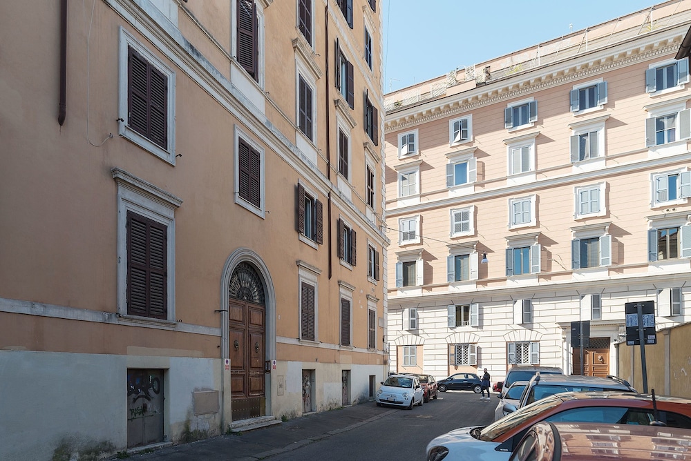 San Giovanni & Colosseo Roomy Flat