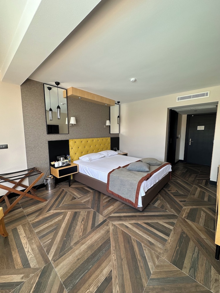 Royal Çeşme Otel - Image 18