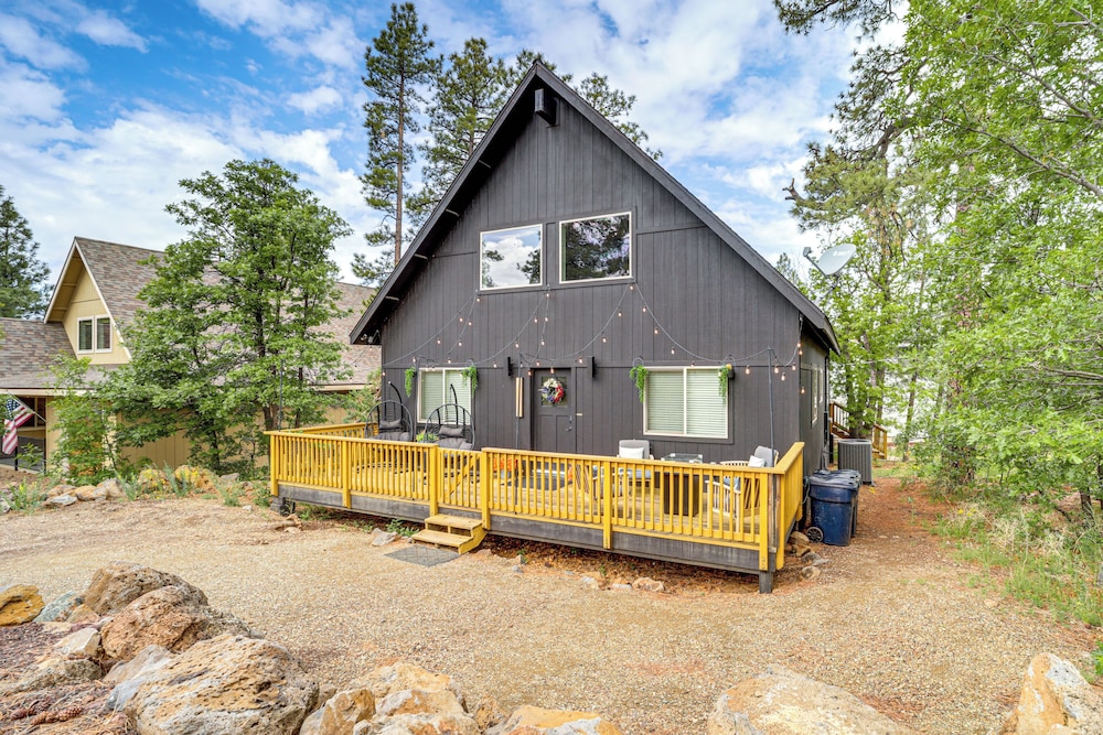 Walk to Trails: Modern Munds Park Mountain Retreat