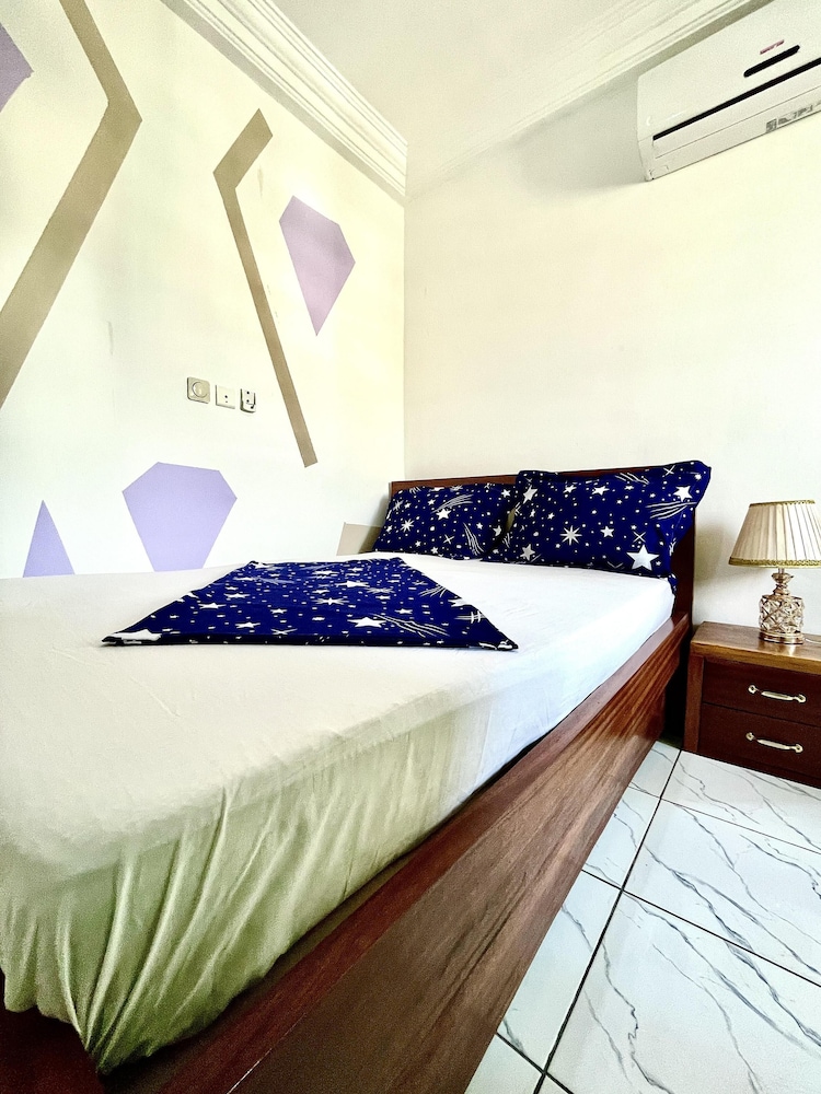 1 Bed Studio Sleeps 2 - Secure Parking, Central view 4