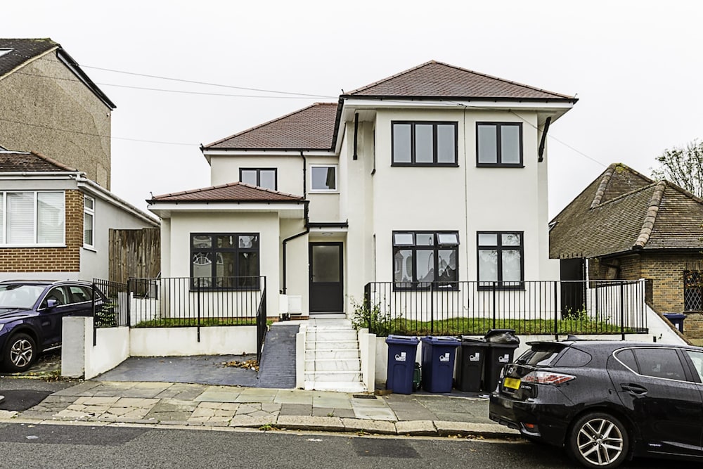 Beautiful 3 Bed Abode in Hanwell