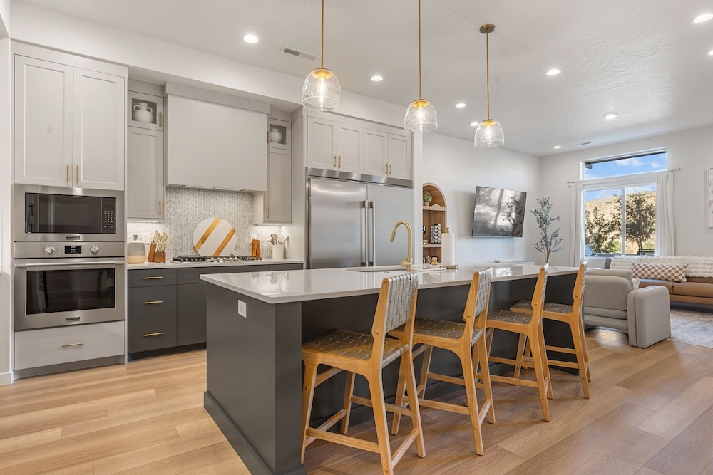 Sandy Cheeks 6 Bedroom Townhouse