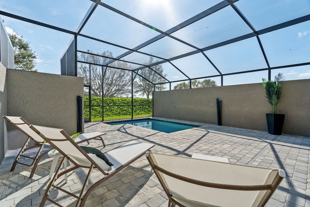 Fun Family Getaway Prime Location Pool