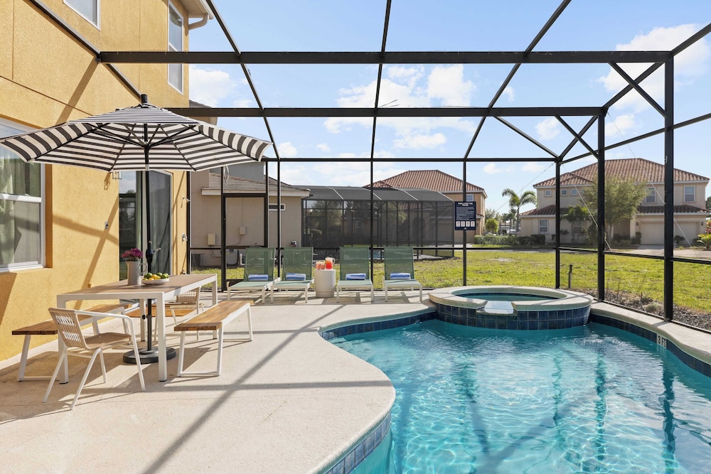 Sleeps 18! Solterra Resort, Pool, Gameroom, Themed Bdrs Broad Oak by Avantstay