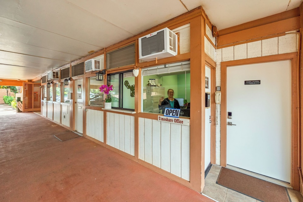 Kuleana Club - 402