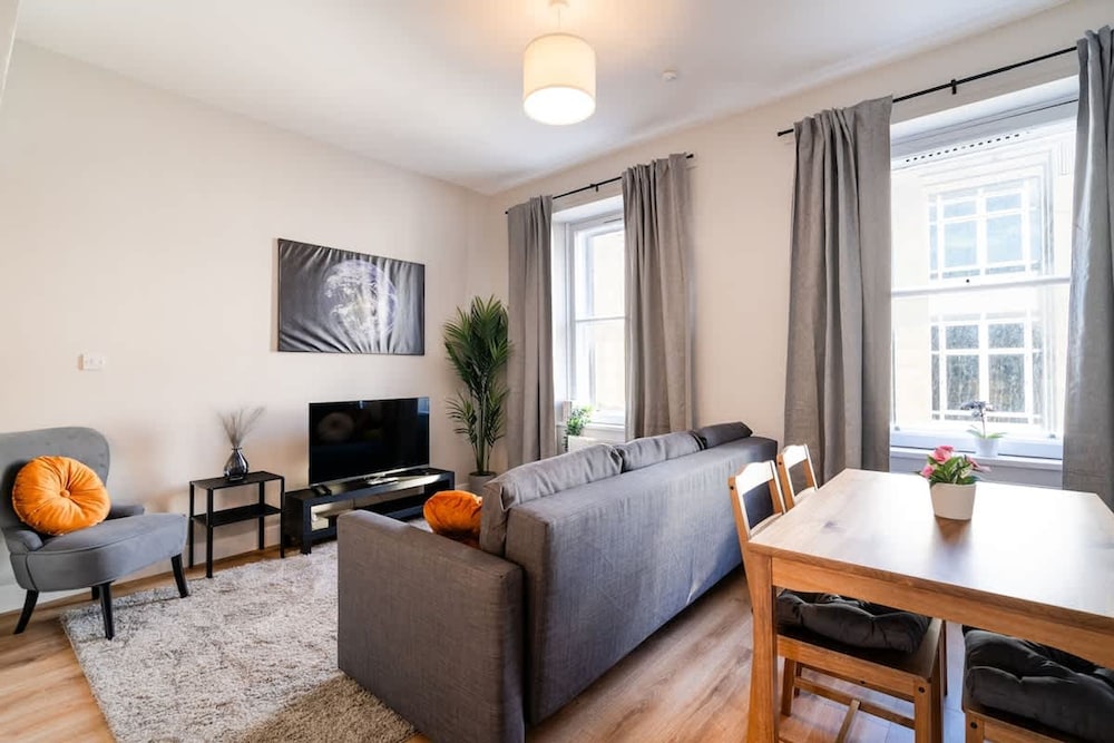 2 Bed Flat - Town Centre