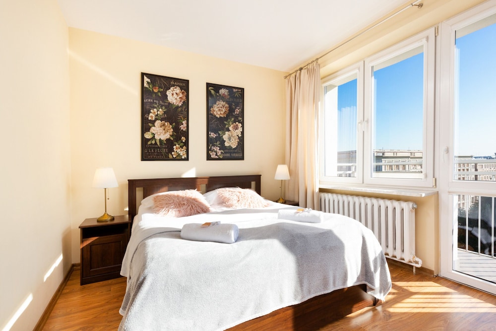 Apartments Warsaw Krucza by Renters view 4