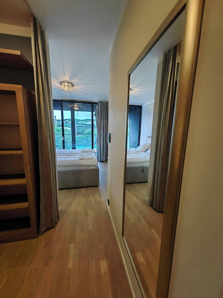 Free Parking Modern Smichov Apt Large Balcony, 10 Minutes Metro to Central