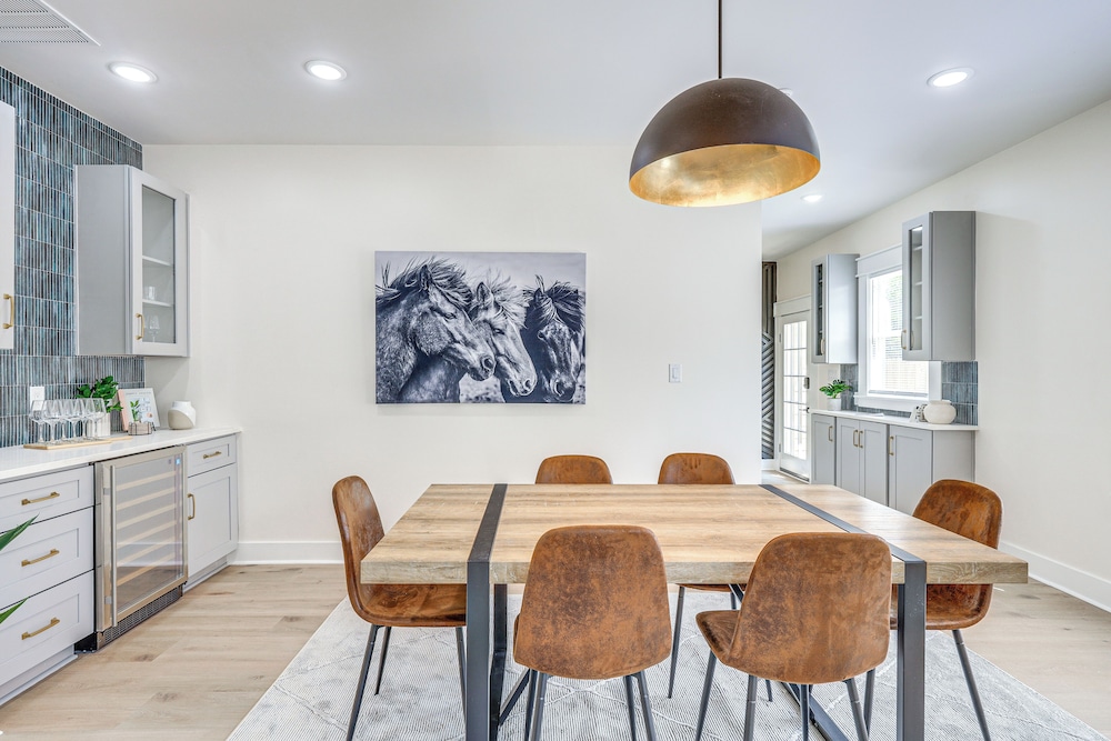 1 Mi to Dtwn: Family Home in San Antonio!
