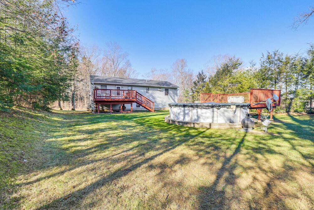 Pool, Deck & Grill: Spacious Apt in Naugatuck!