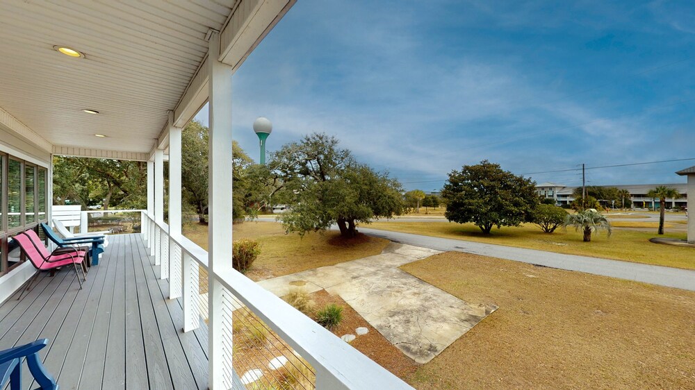 Clubhouse Cottage 5 Bedroom Home