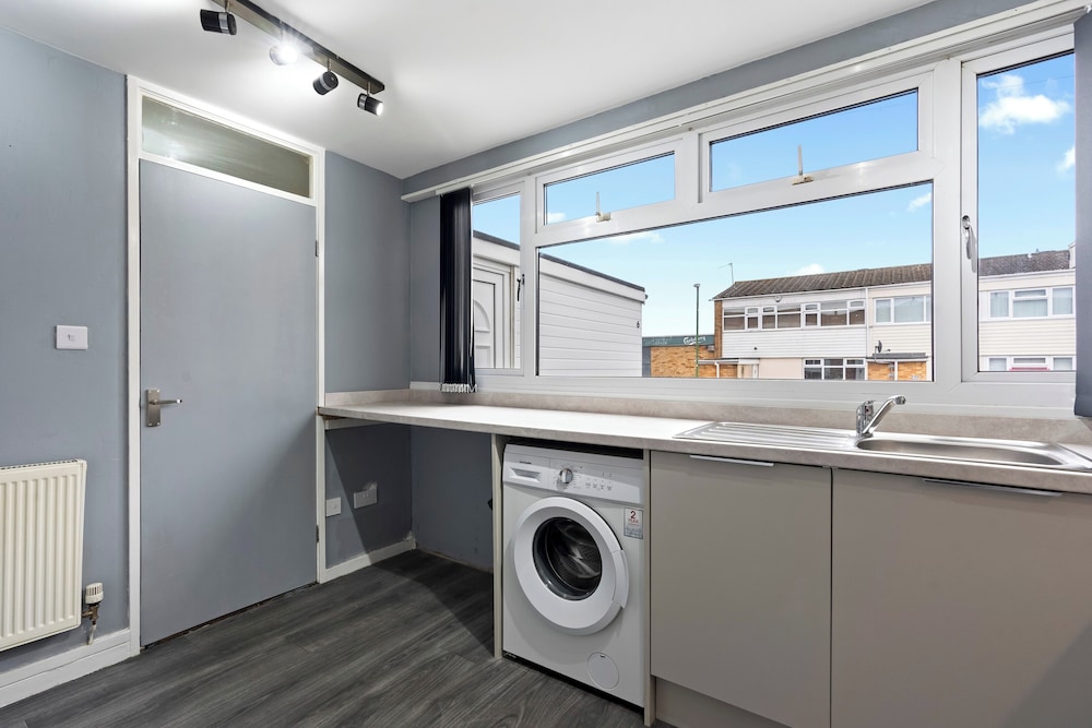 8guests-3br-parking-familyfriendly-nearairport