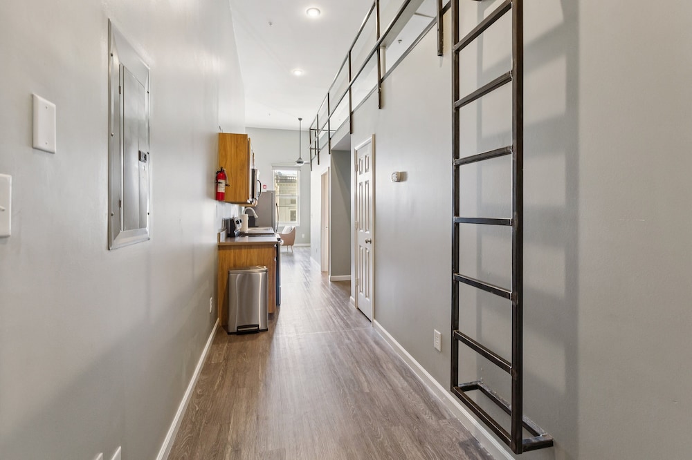 Rustic-industrial Loft With Courthouse Views 3 Bedroom Apts