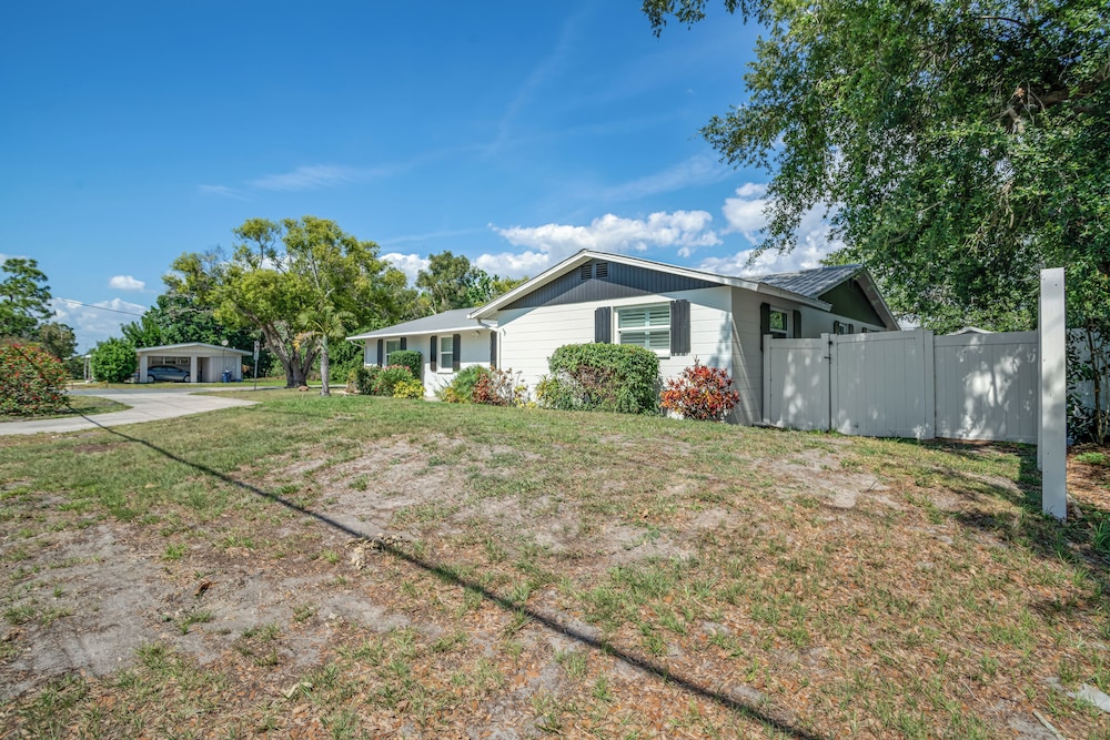 Luxury Pool Retreat near Siesta Key
