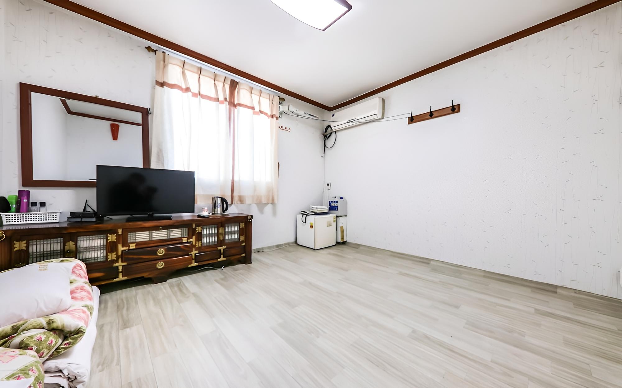 Seosan Emperor Motel view 5
