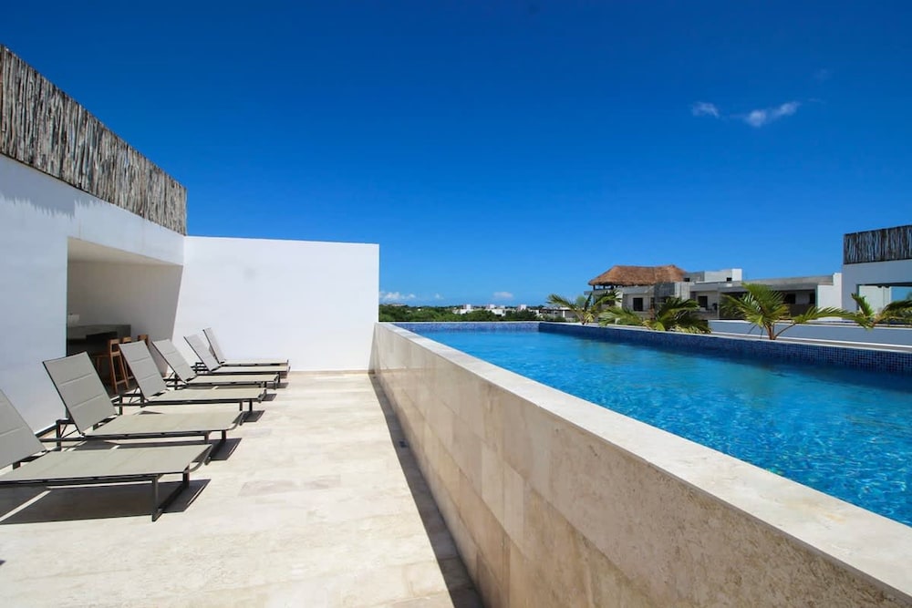 Zama Condo w Rooftop Pool Gym Coworking Cinema