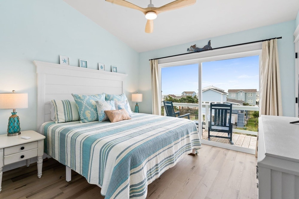 Mom's Gift / 256-b Brunswick Ave West 2 Bedroom Home by RedAwning view 4