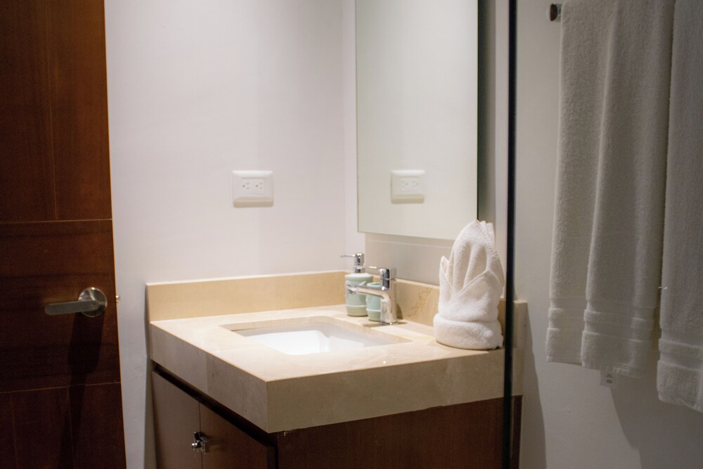 NHOA 111A 2BR Condo Pool access