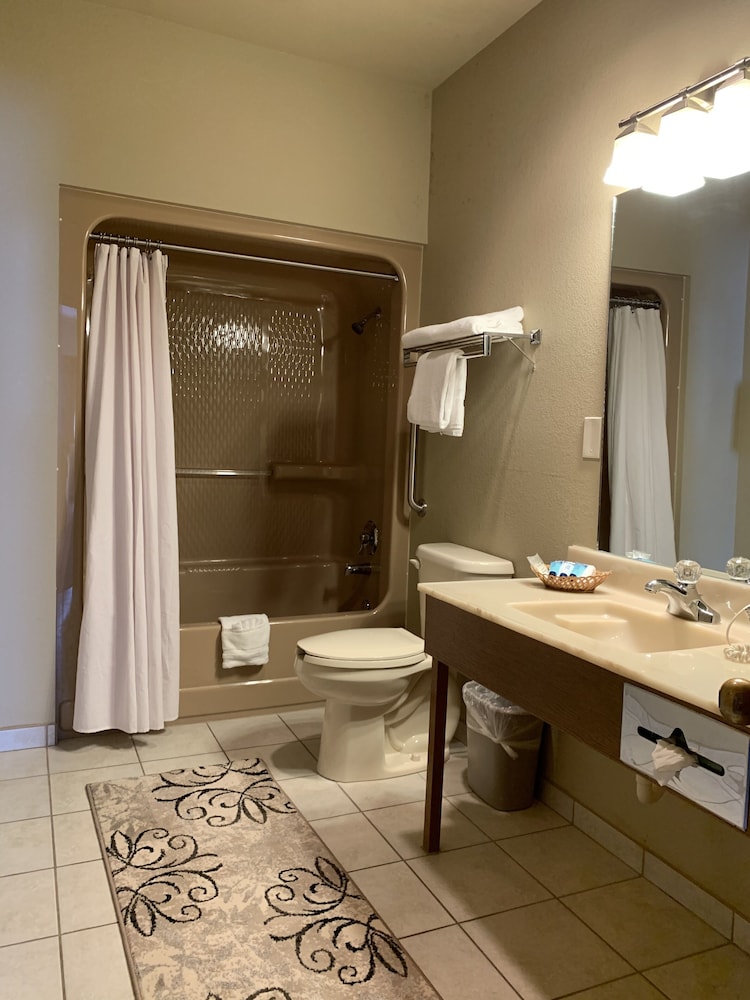 Coachman Inn & Suites