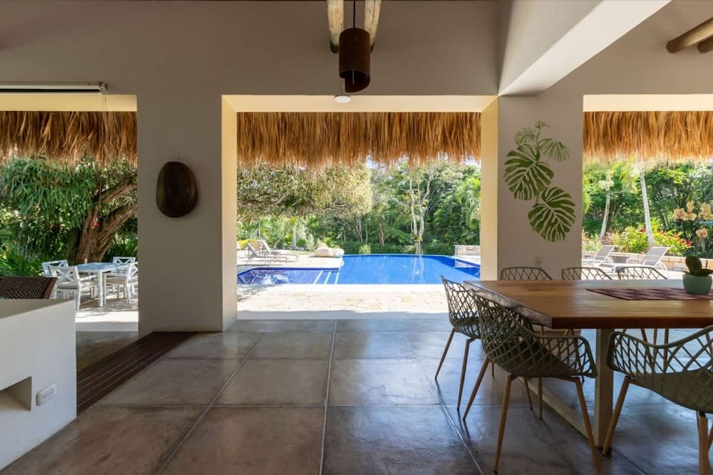 w Lovely 4BR Villa at Mesa de Yeguas