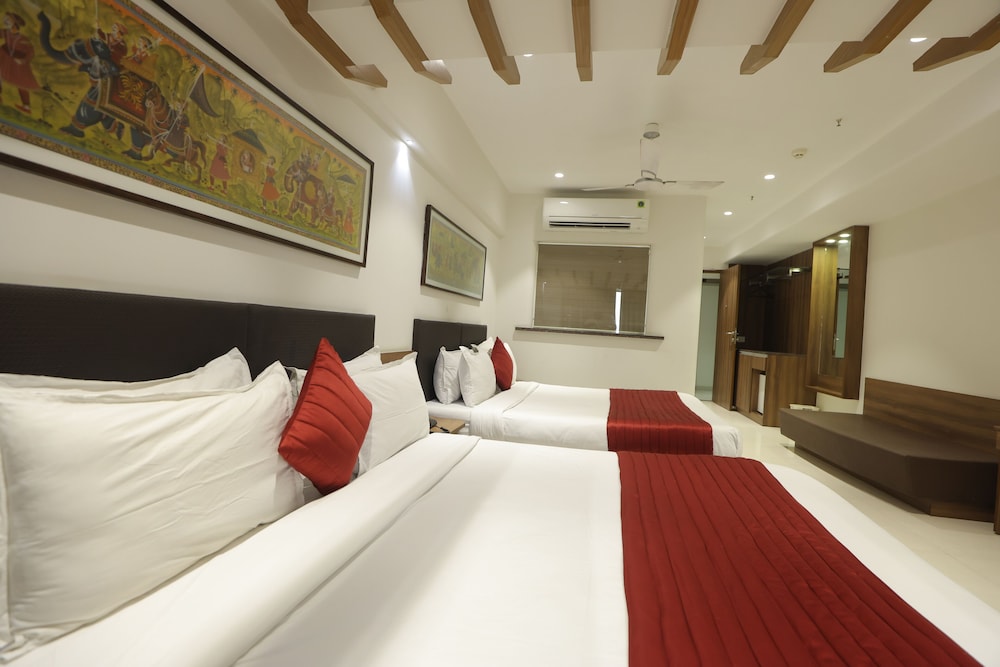 Hotel Shreeji Vatika-Airport Road