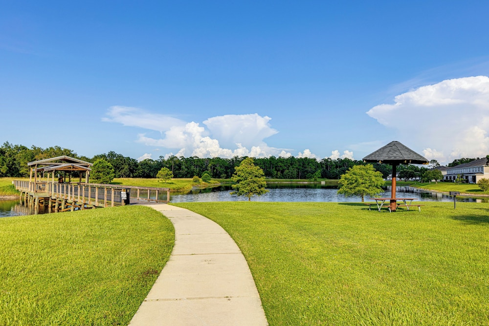 Resort Retreat w/ Outdoor Oasis: 13 Mi to Disney!
