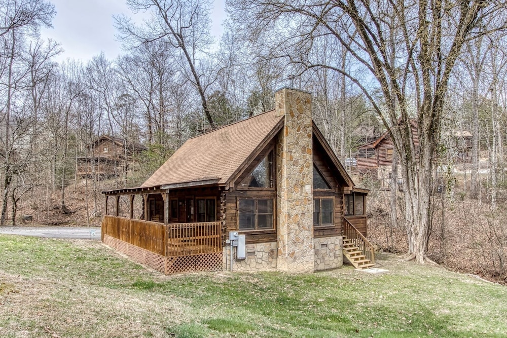 Er47 - Moody Blue - Great Location. Close To All The Action! 3 Bedroom Cabin by RedAwning view 4