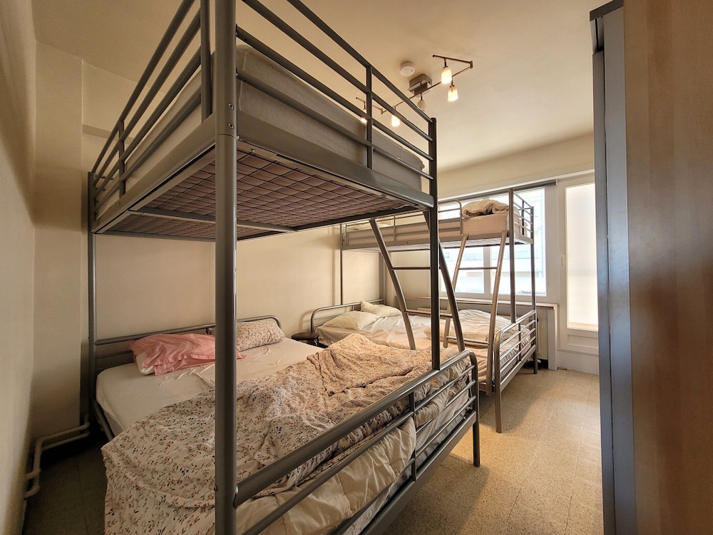 Apartment Near the Beach in Vibrant Area