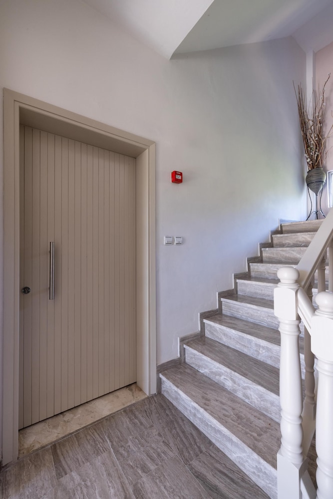 Stork Holiday Apartments - Garden & Sea View