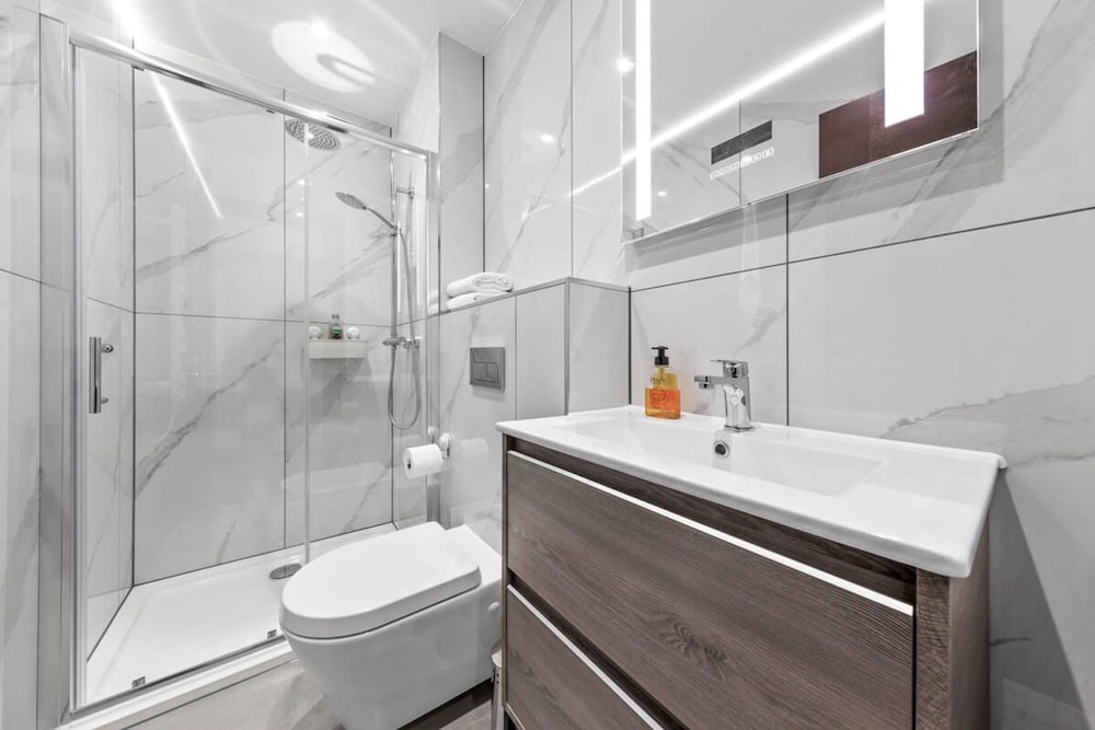 Luxury Flat Near Leicester Square Central London